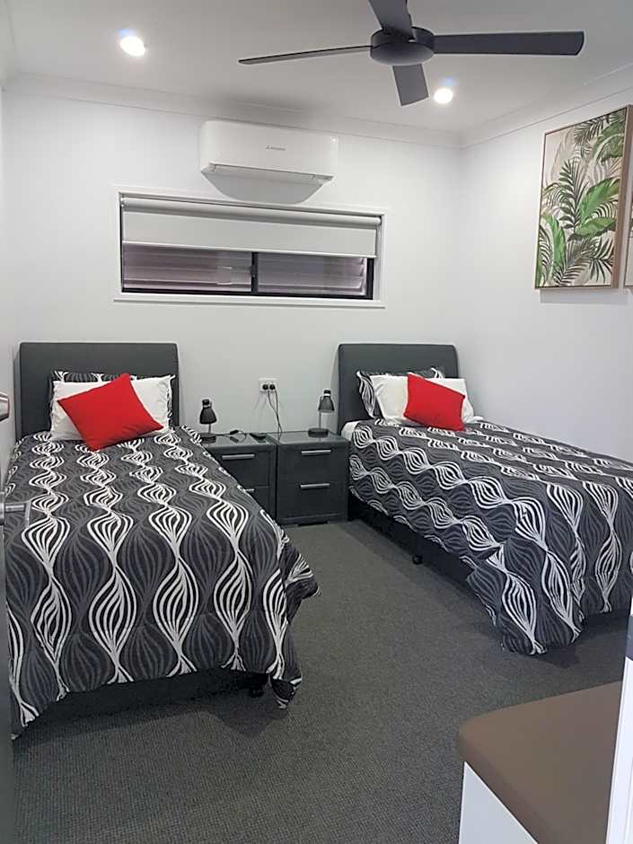Photo 1 of 14 of 2 Bedroom 1 King Bed and 2 Twin Beds Apartment, No Pets
