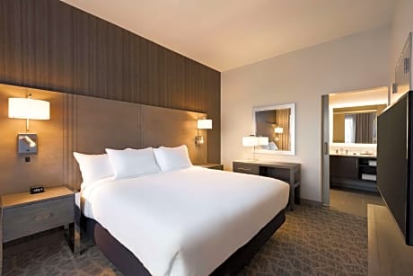 1 King 2 Room Suite Hearing Accessible Roll-In Shower