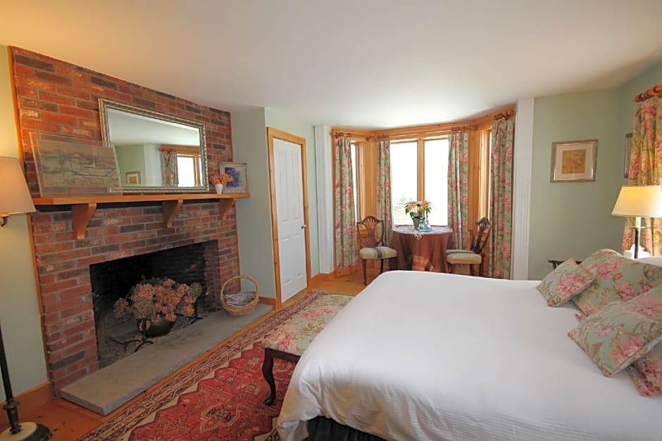 Highland Lake Inn