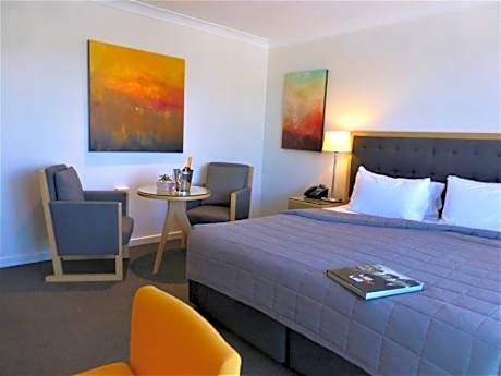 Ocean View King Spa Room