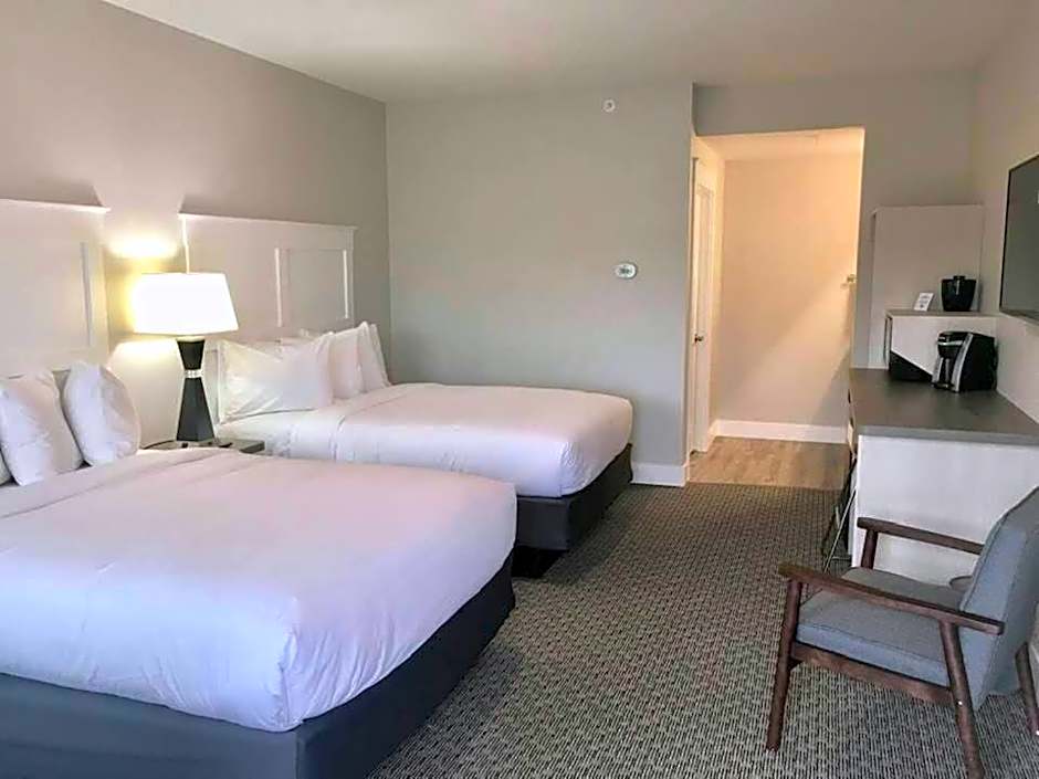 Empire Lakeshore Inn