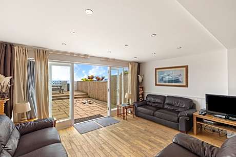 Kilmore - Direct Beach Access, Sea Views