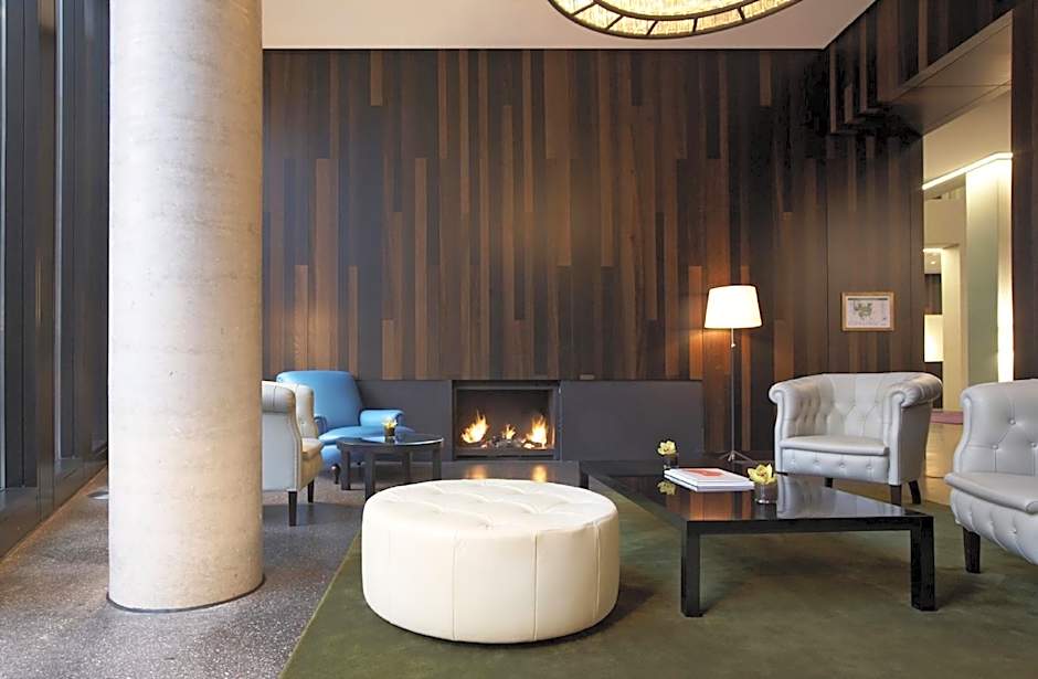 Empire Riverside Hotel