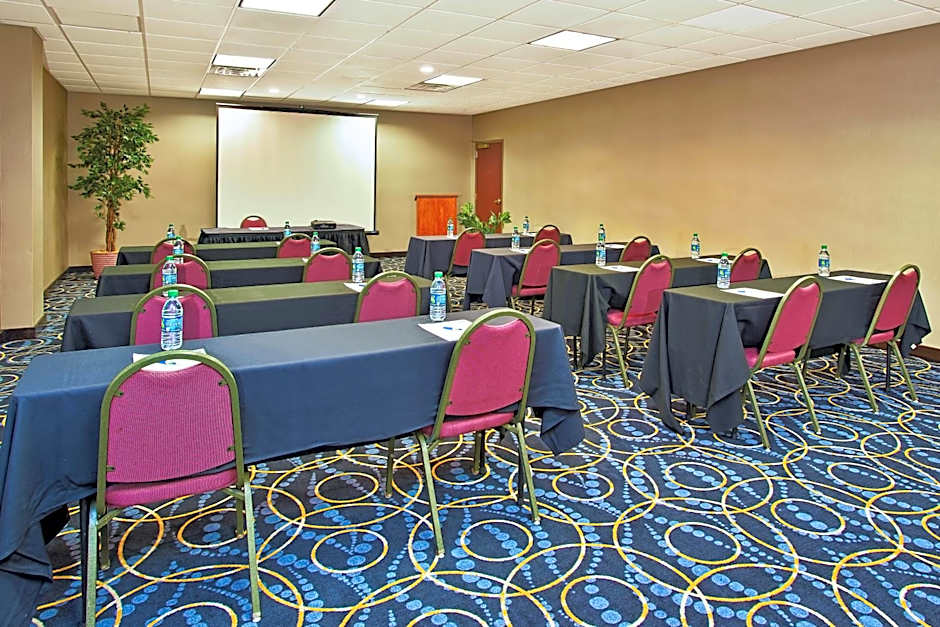 Holiday Inn Express and Suites Pittsburgh West Mifflin By IHG