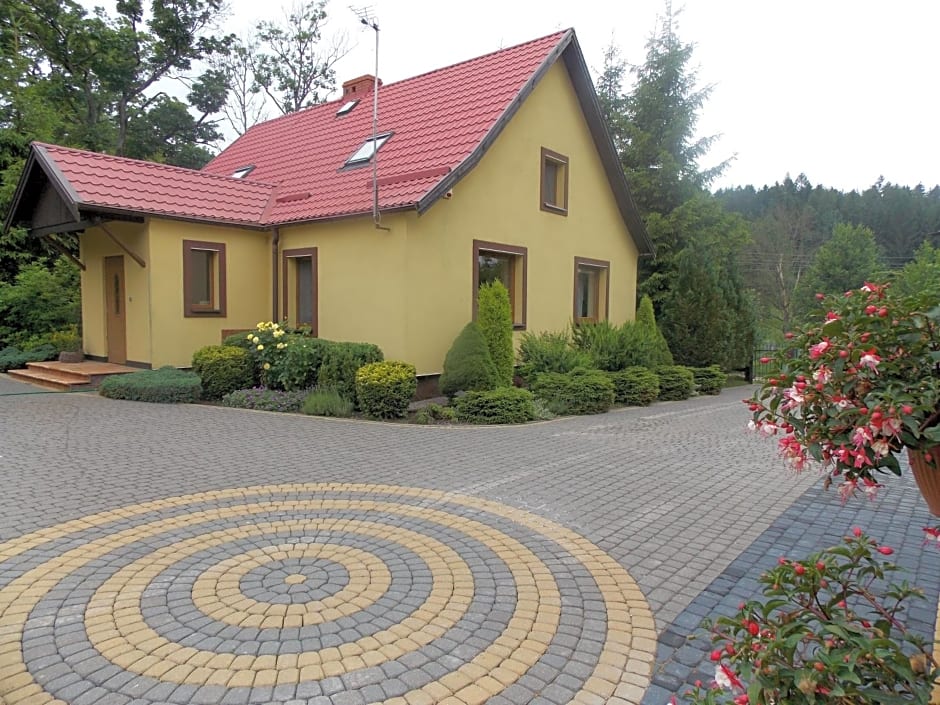 Domek pod Lasem na Mazurach