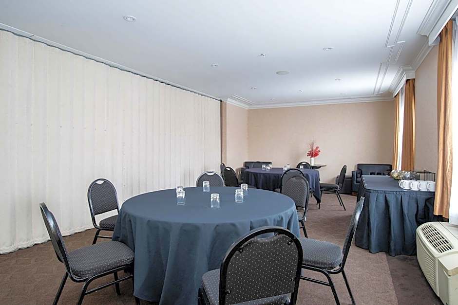 Sandman Hotel & Suites Calgary West