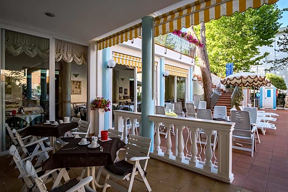 Hotel Villa dei Fiori - sul mare con piscina