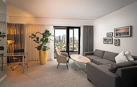 The Level Grand Suite with Executive Lounge Access