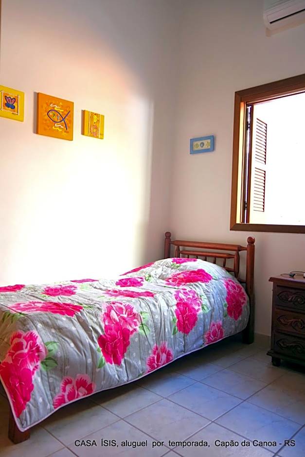 Casa ÍSIS de aluguel por temporada em Capão da Canoa com piscina