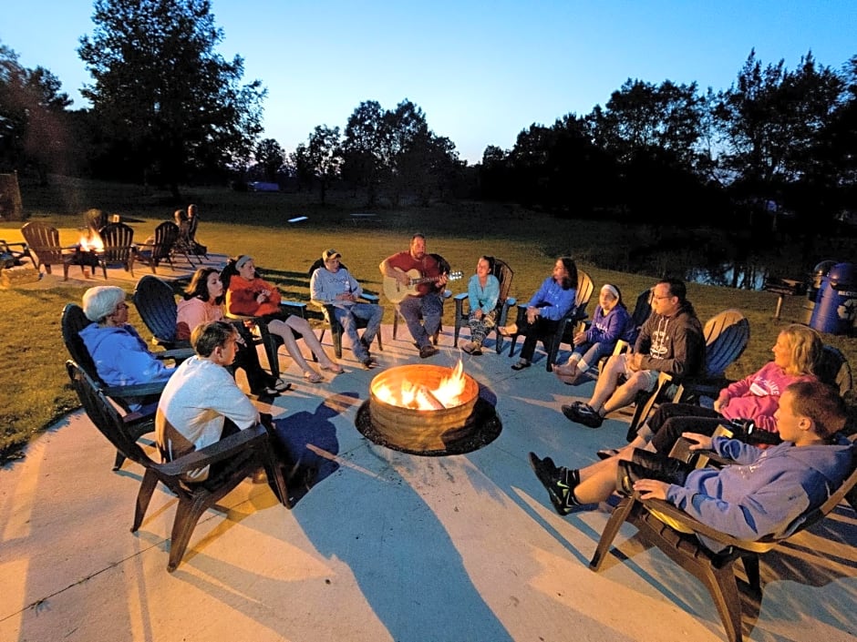 Sierra Sands Family Lodge