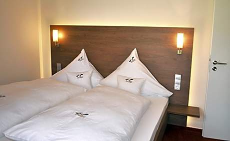 Deluxe Three-Bedroom Apartment