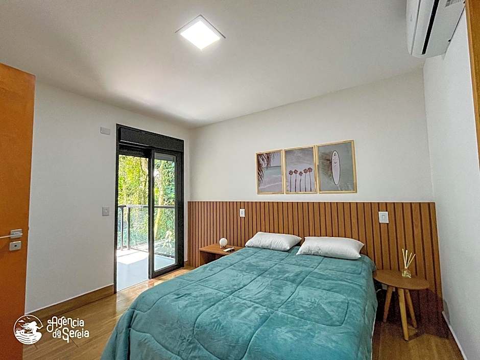 Casa em condomínio perto da Praia da Feiticeira