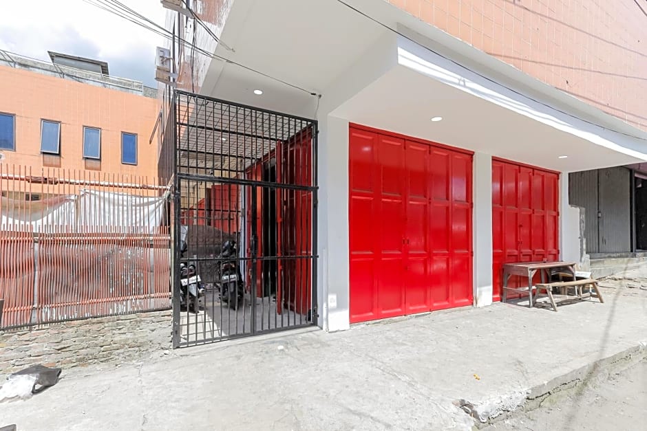 RedDoorz near Pasar Lama Serang