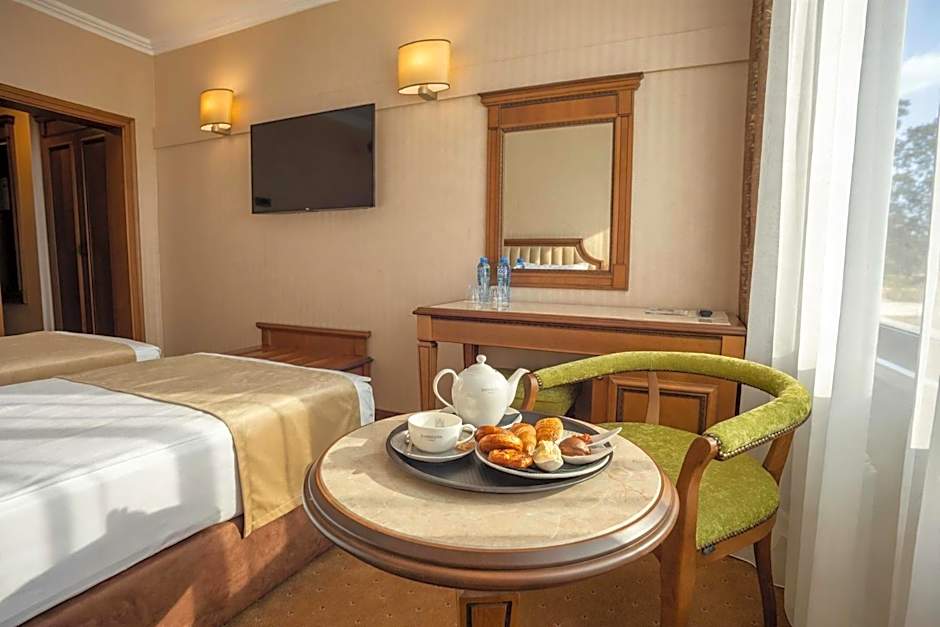 Astoria Grand Hotel