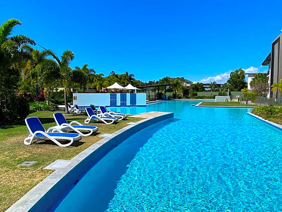 Blue on Blue Studio Room 1272