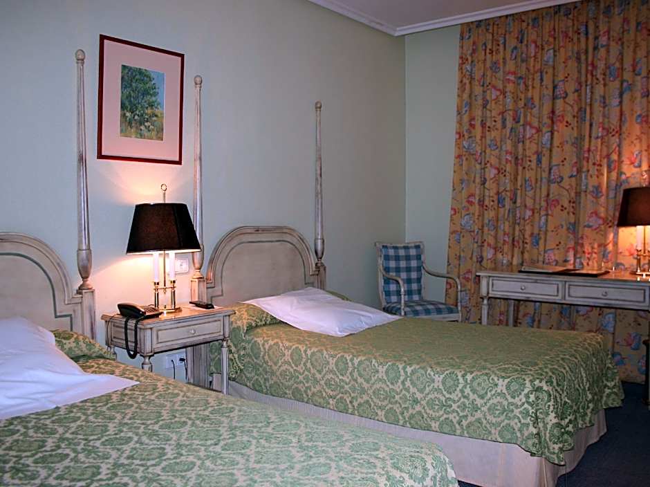 Photo 1 of 4 of Twin Room