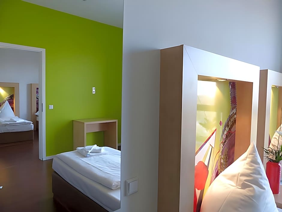 H Hotel 4Youth