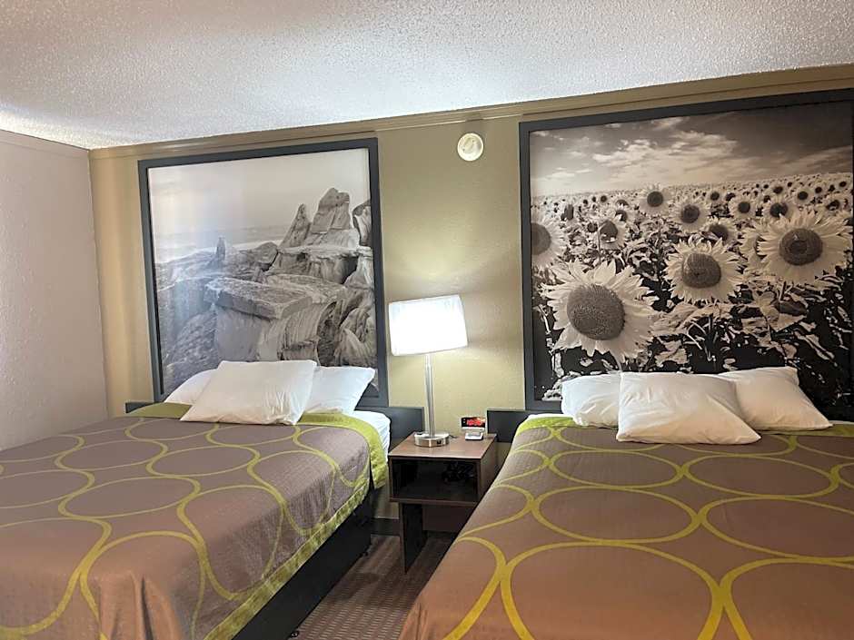 Super 8 by Wyndham Bismarck