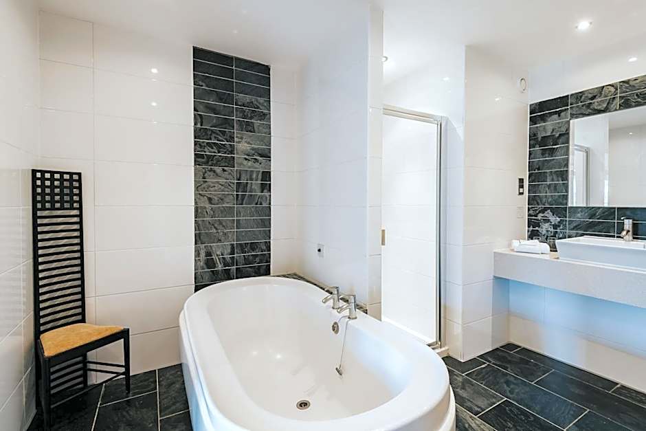 Lancaster House Hotel