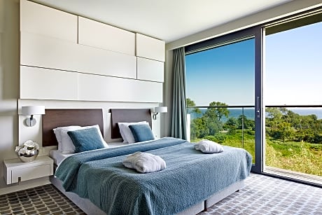 apartment lux with partial sea view