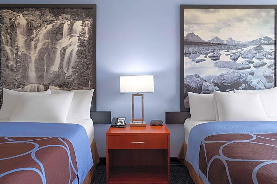 Super 8 by Wyndham Sherwood Park/Edmonton Area