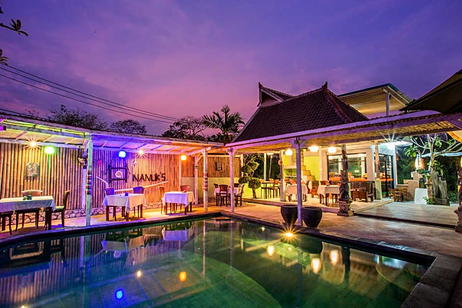 Nanuk's Bungalows