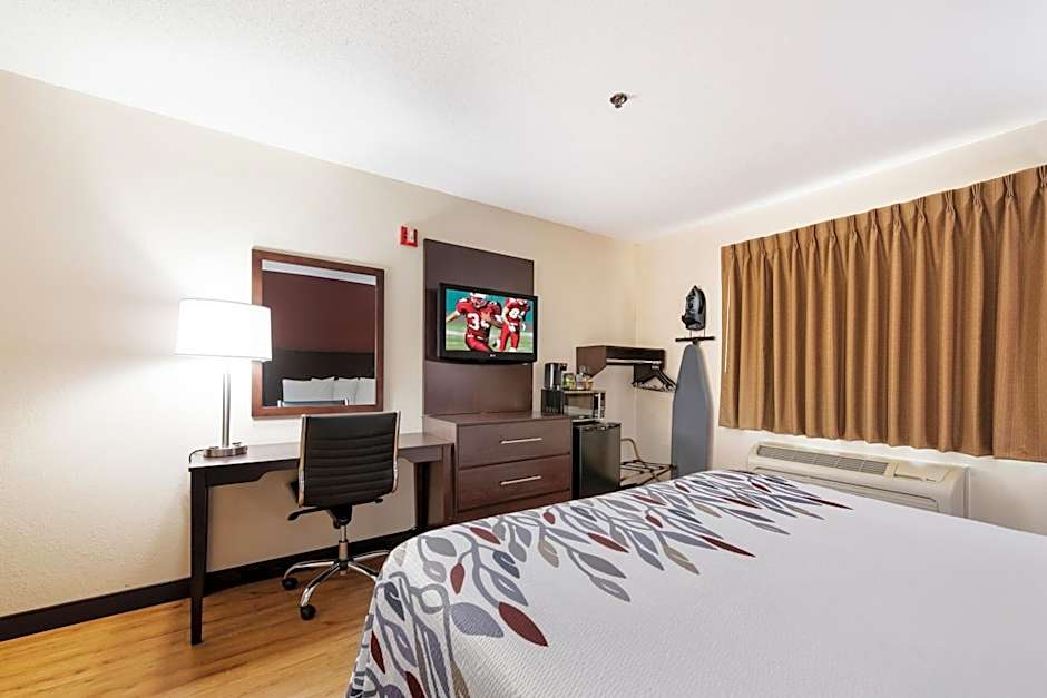 Red Roof Inn Auburn