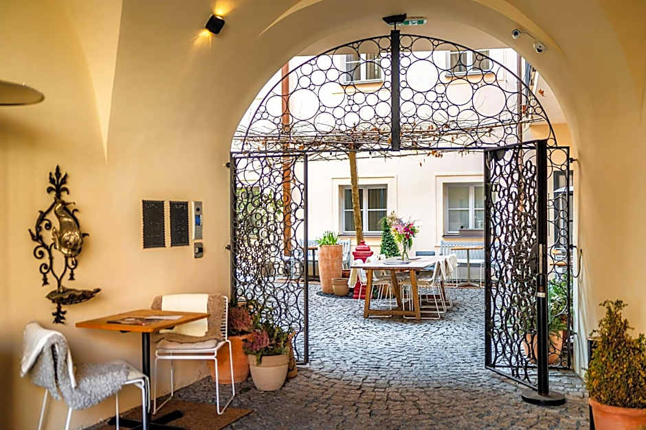 Old Royal Post Boutique Hotel & Premium Suites