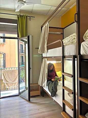 Bed in Mixed Dormitory Room (8-Bed)