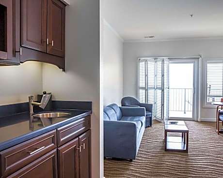 Queen Suite with Two Queen Beds - Non-Smoking