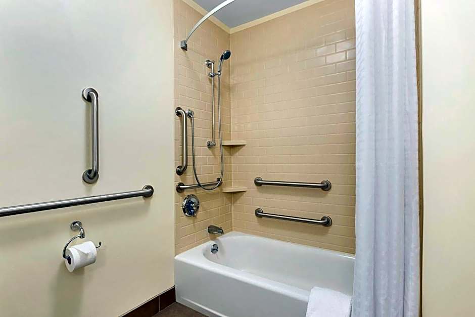 Photo 1 of 1 of 1 King Bed, Accessible, Bathtub