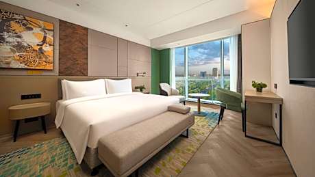 One-Bedroom Suite with Dining Area
