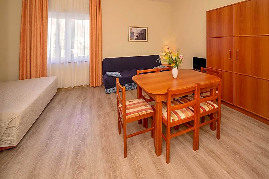 Photo 1 of 5 of Apartment, Mountain View