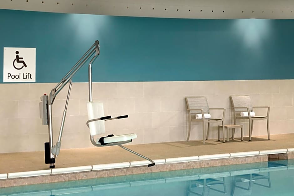 Holiday Inn Express & Suites Cincinnati NE - Red Bank Road By IHG