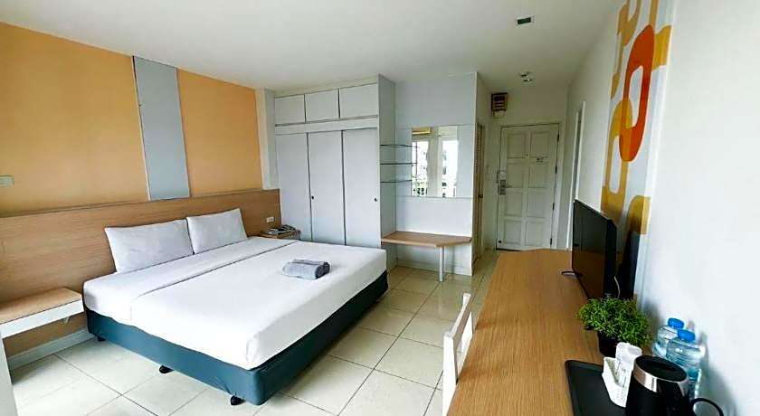 Nana Chat Bangsaen Hotel