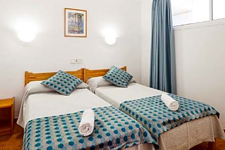 One-Bedroom Apartment without Air Conditioning