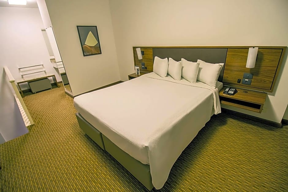 Hotel Deville Curitiba