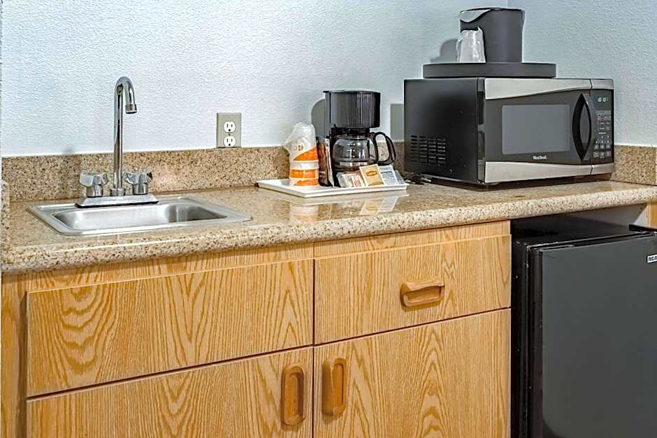 Quality Inn & Suites Vancouver North