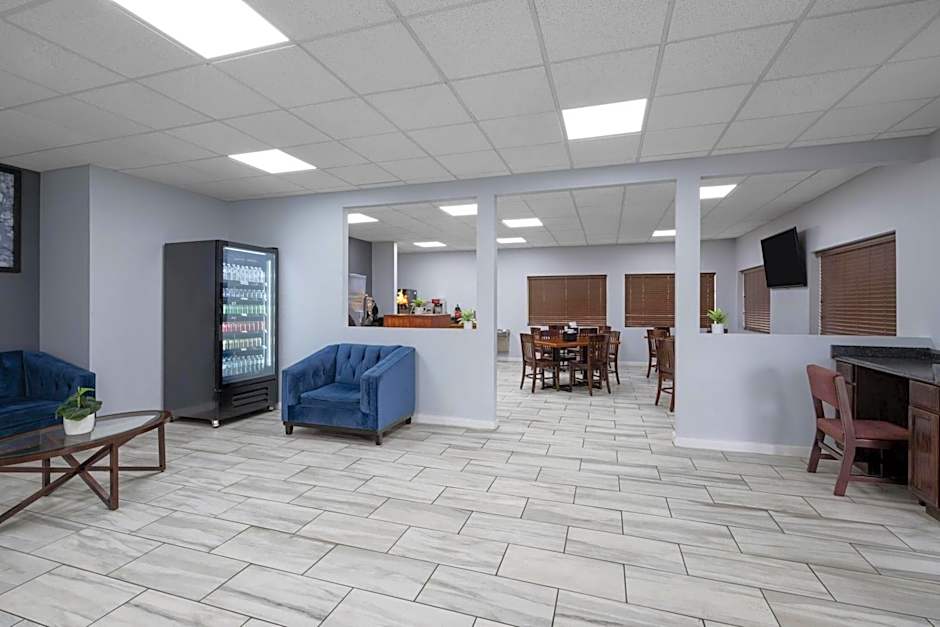 Super 8 by Wyndham Macon West