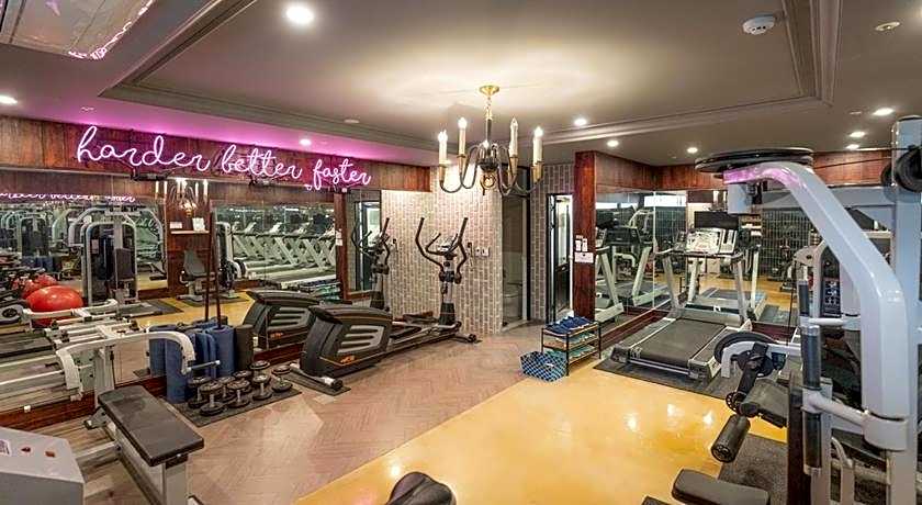 Hotel February Dong Seong Ro