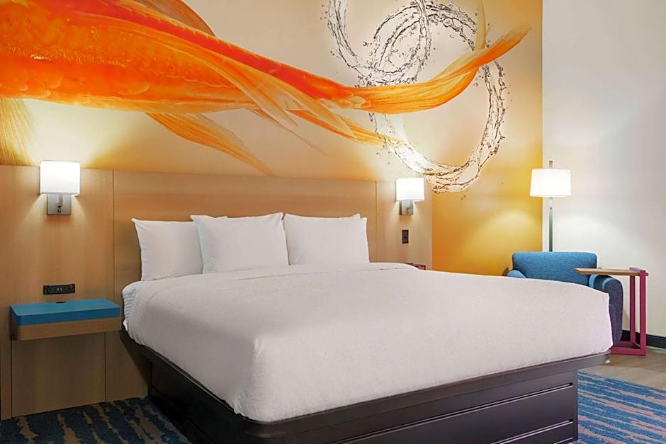 La Quinta Inn & Suites by Wyndham San Antonio Seaworld LAFB