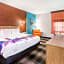 La Quinta Inn & Suites by Wyndham Oklahoma City Airport