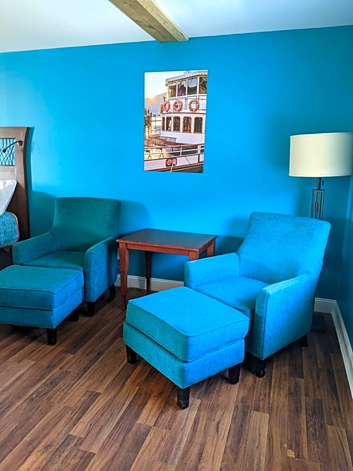 Riverboat Inn & Suites