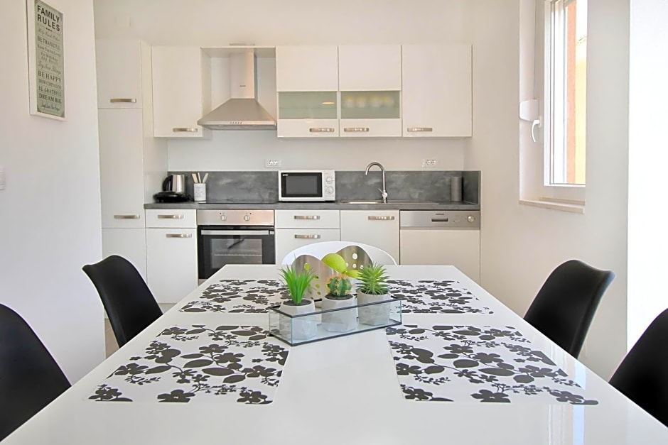 Bacan Family Apartments