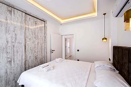 Apartment with Garden View