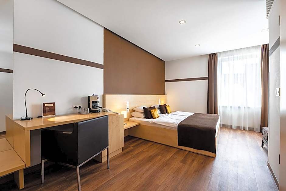 Promenade City Hotel