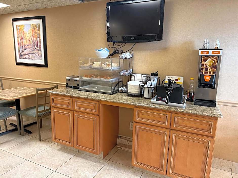 Wingate by Wyndham Livonia