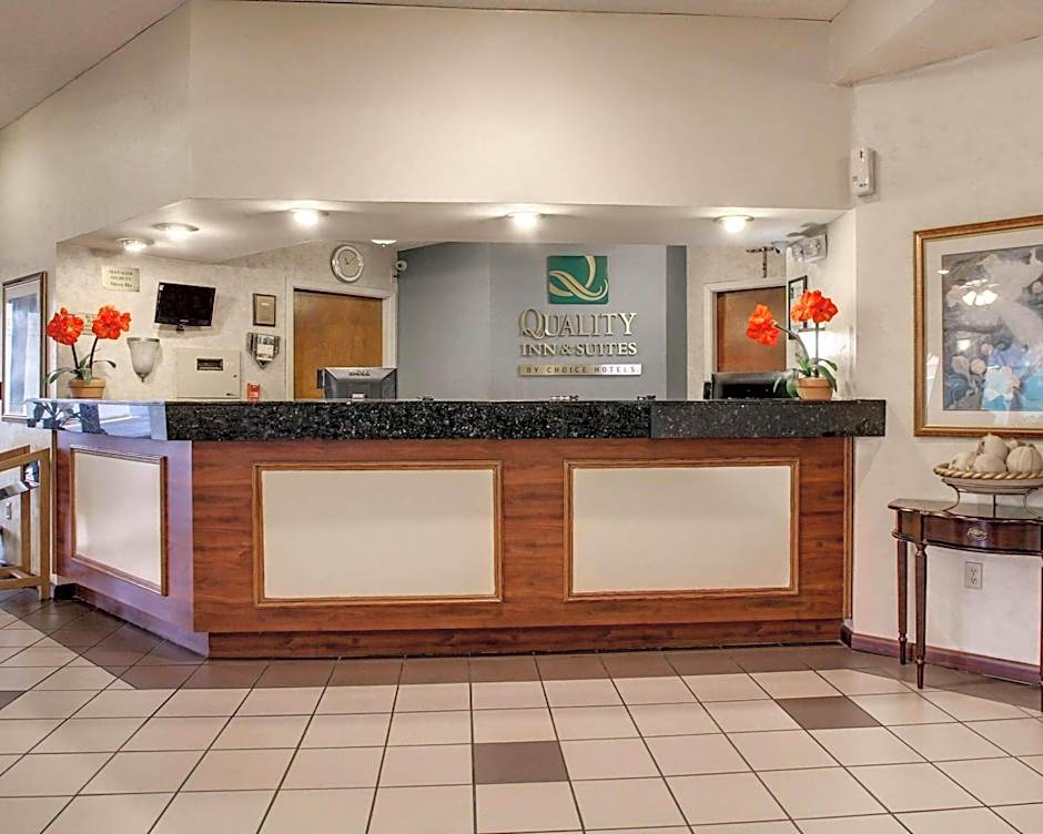Quality Inn & Suites Clinton - Jackson West
