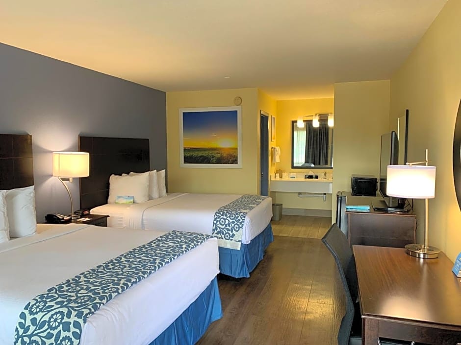 Days Inn by Wyndham Beaumont