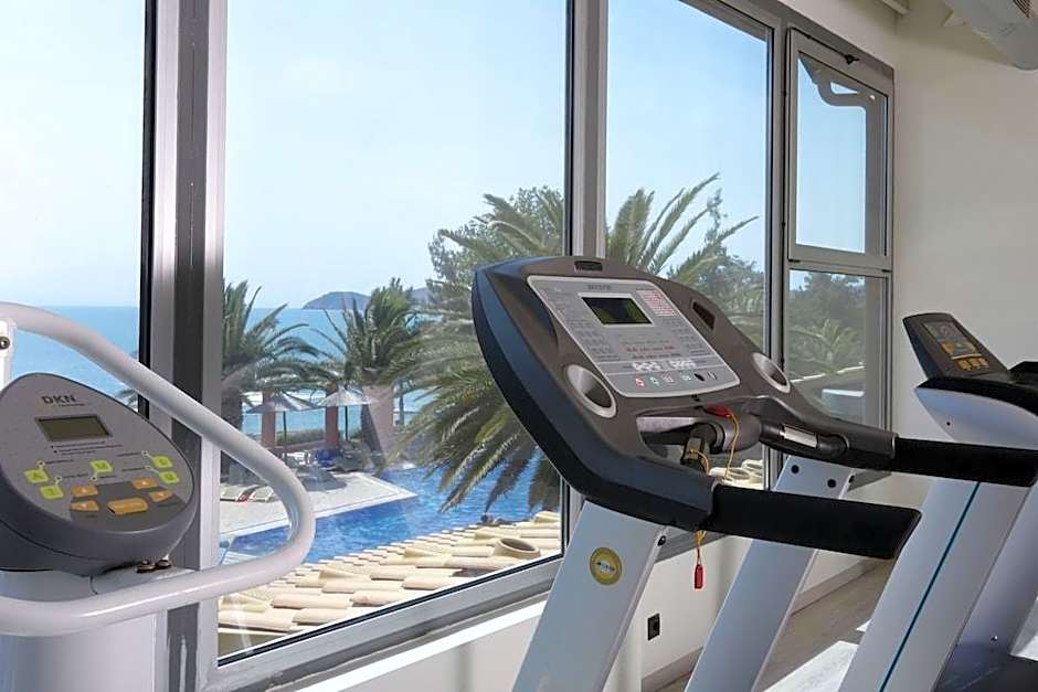 Alexandra Elegance Bridging Generations